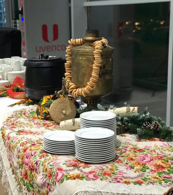 Чайный стол (кофе-брейк) в русском стиле в автосалоне, декабрь 2018