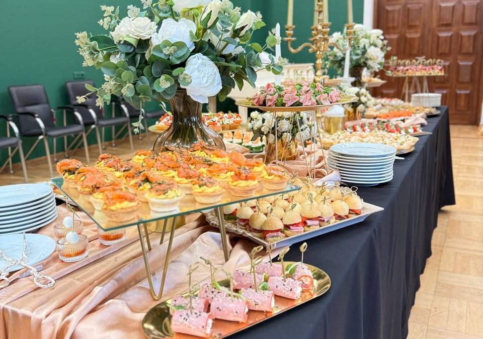 Фуршет на открытии выставки в Эрмитаж Казань, октябрь 2025