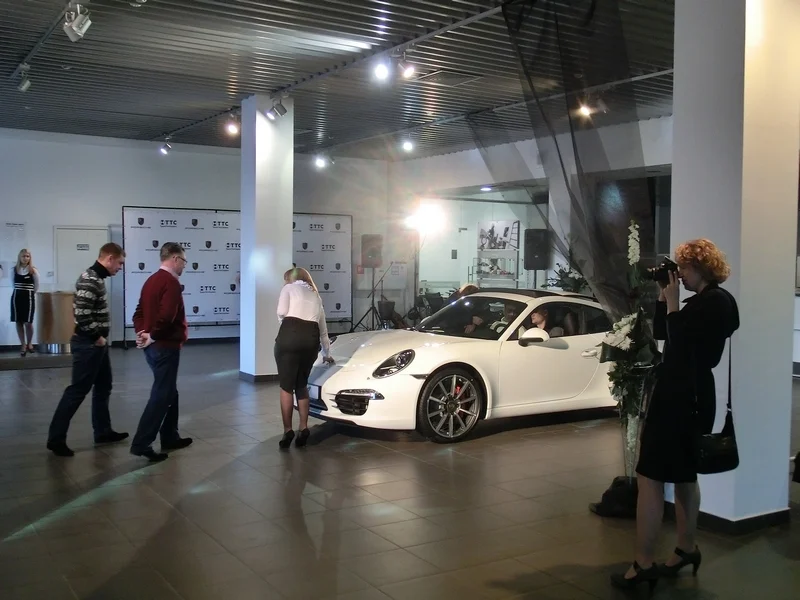 Фуршет на клиентском мероприятии марки PORSHE, в автосалоне ТТС, февраль 2012